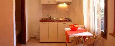 natsios-studio9-3beds-groundfloor-kitchen